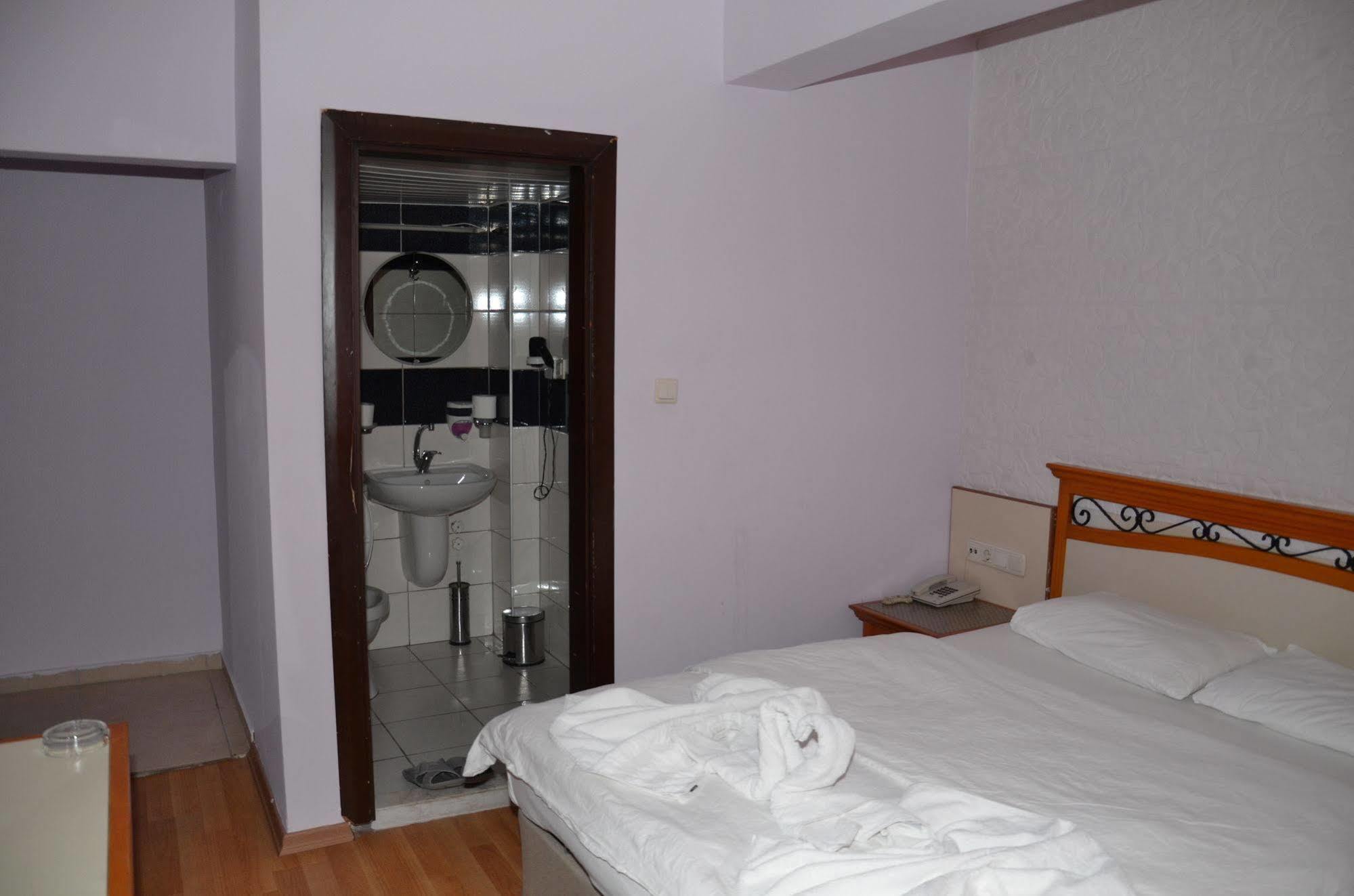 אנטליה Ozturk Hotel מראה חיצוני תמונה