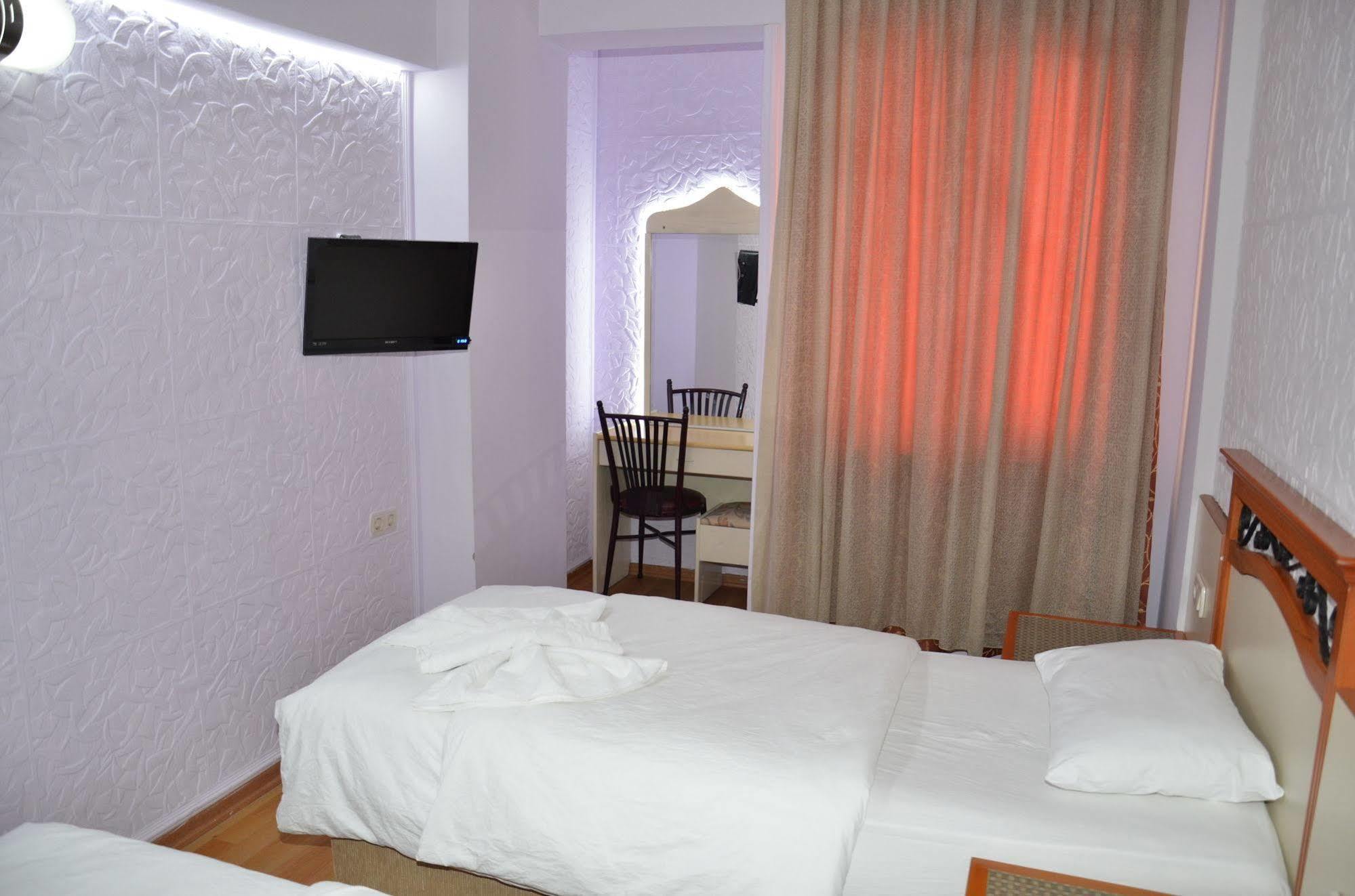 אנטליה Ozturk Hotel מראה חיצוני תמונה