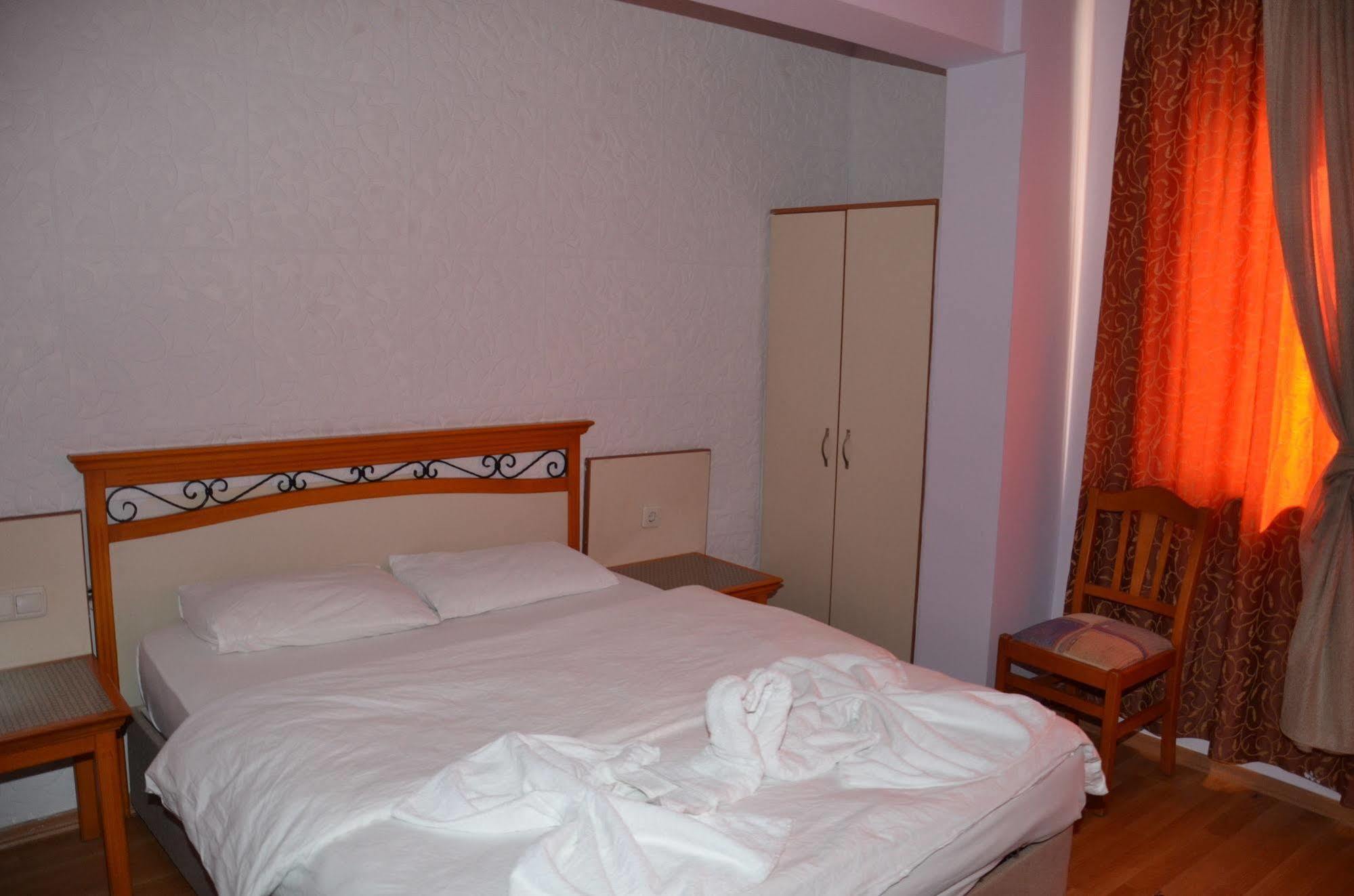 אנטליה Ozturk Hotel מראה חיצוני תמונה