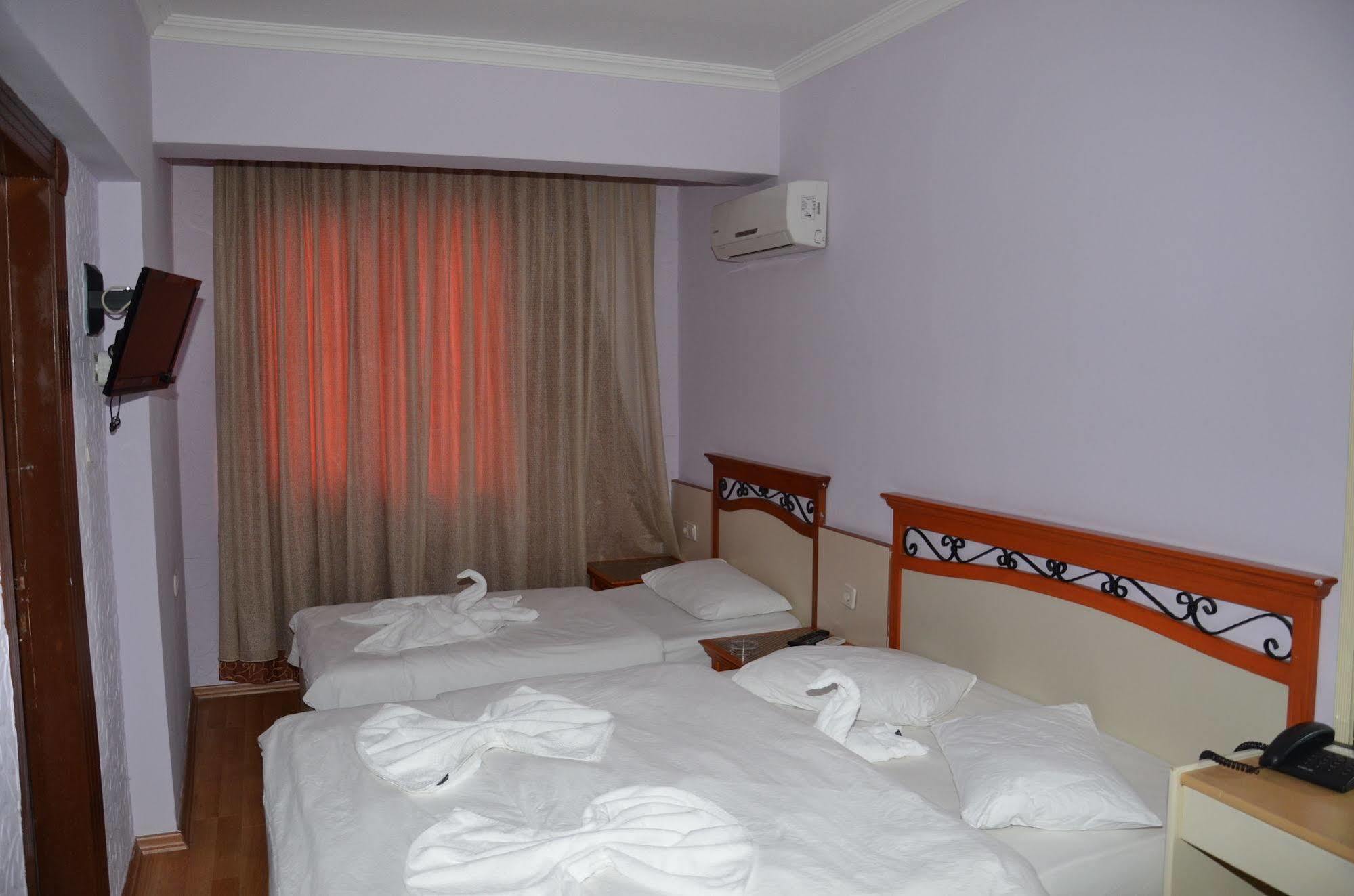 אנטליה Ozturk Hotel מראה חיצוני תמונה