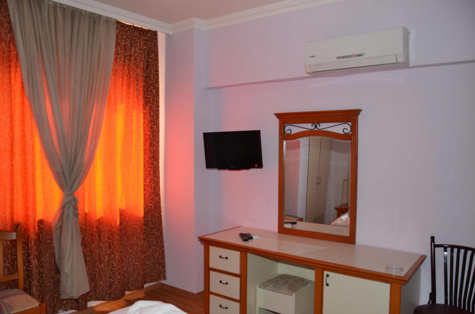 אנטליה Ozturk Hotel מראה חיצוני תמונה