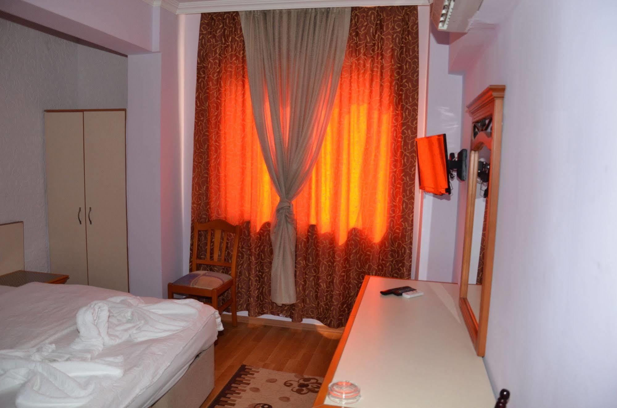 אנטליה Ozturk Hotel מראה חיצוני תמונה